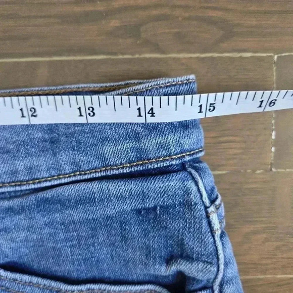 Gap distressed rolled hem Jean shorts sz 26 - Picture 4 of 6